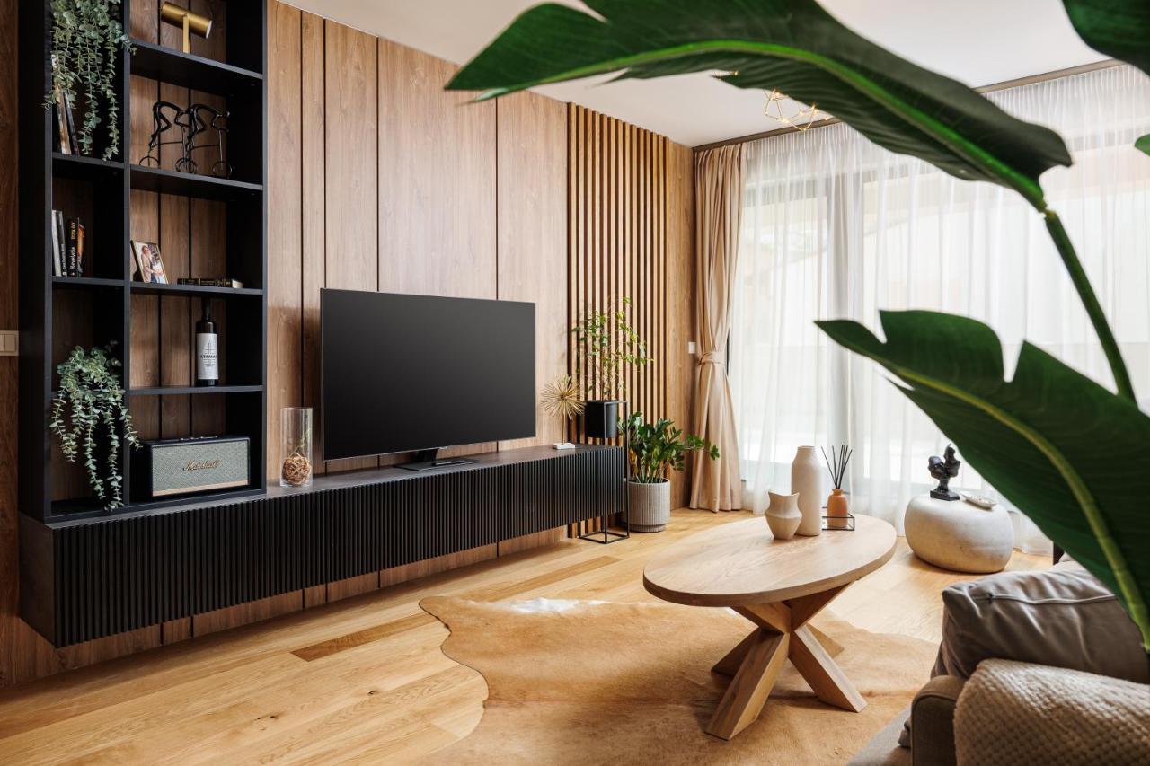 Pure Living Apartment W. Private Parking Braşov Dış mekan fotoğraf